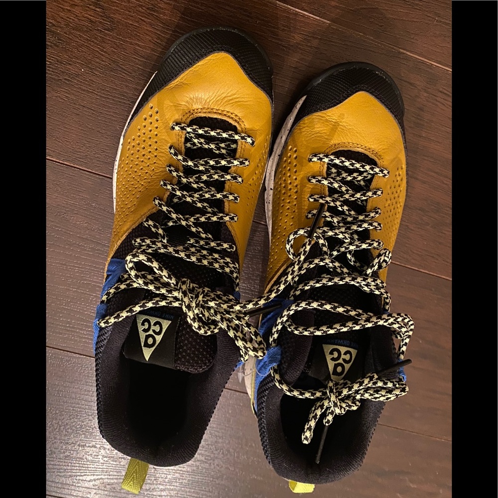 Nike ACG hiking shoes size 6